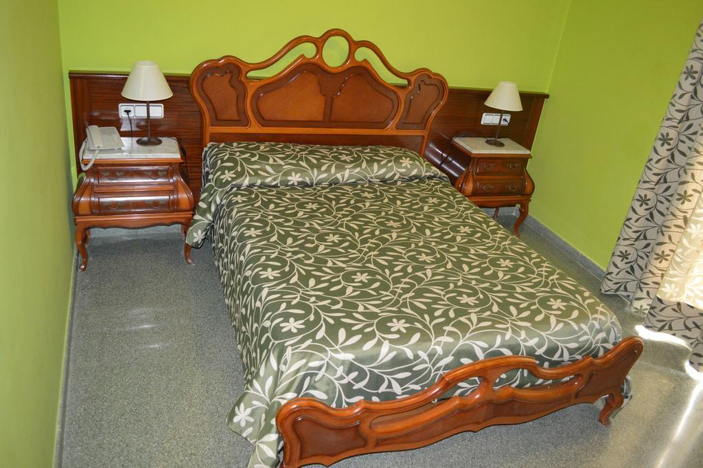 Hotel Don Pelayo Arbos Екстер'єр фото