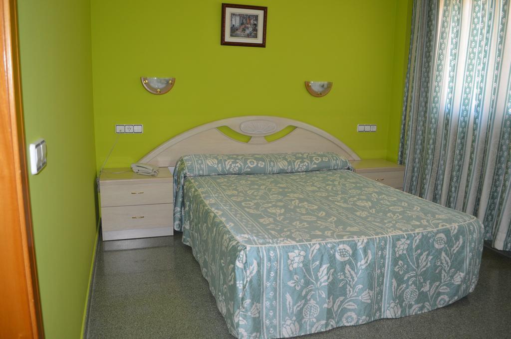 Hotel Don Pelayo Arbos Екстер'єр фото