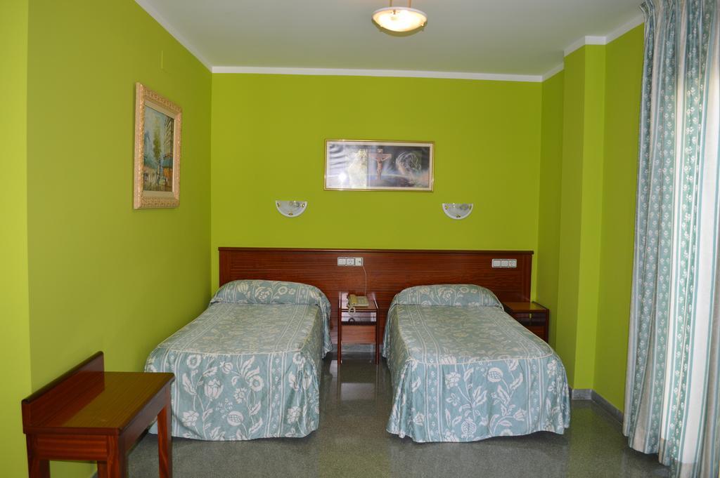 Hotel Don Pelayo Arbos Екстер'єр фото