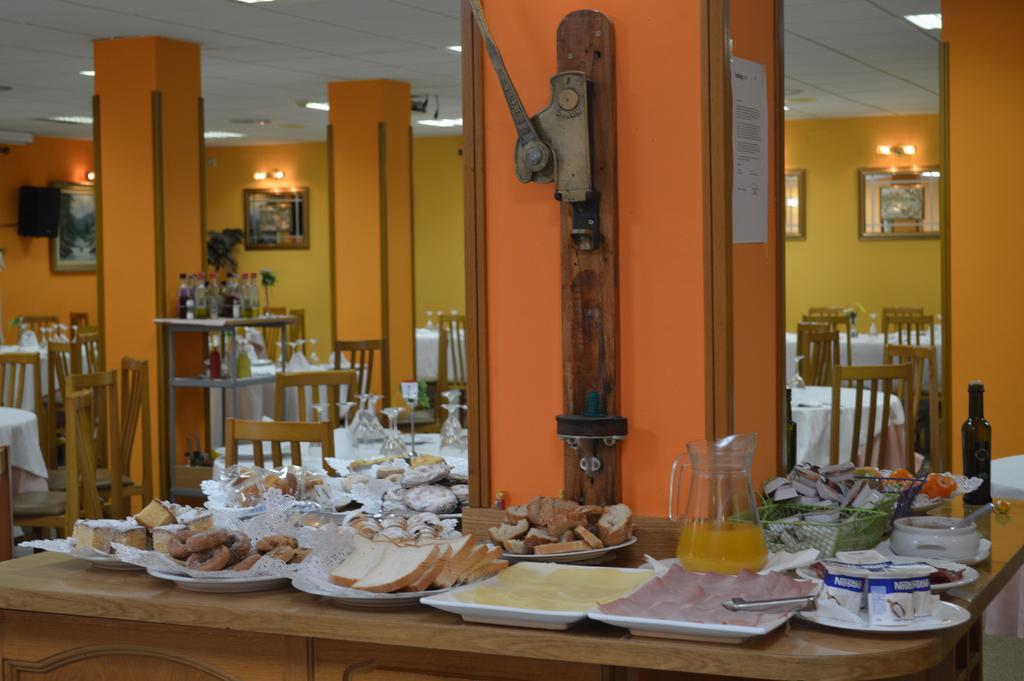 Hotel Don Pelayo Arbos Екстер'єр фото