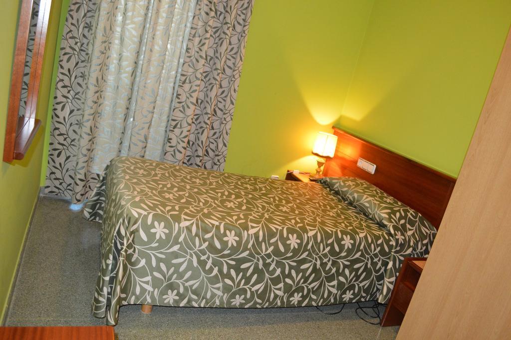 Hotel Don Pelayo Arbos Екстер'єр фото